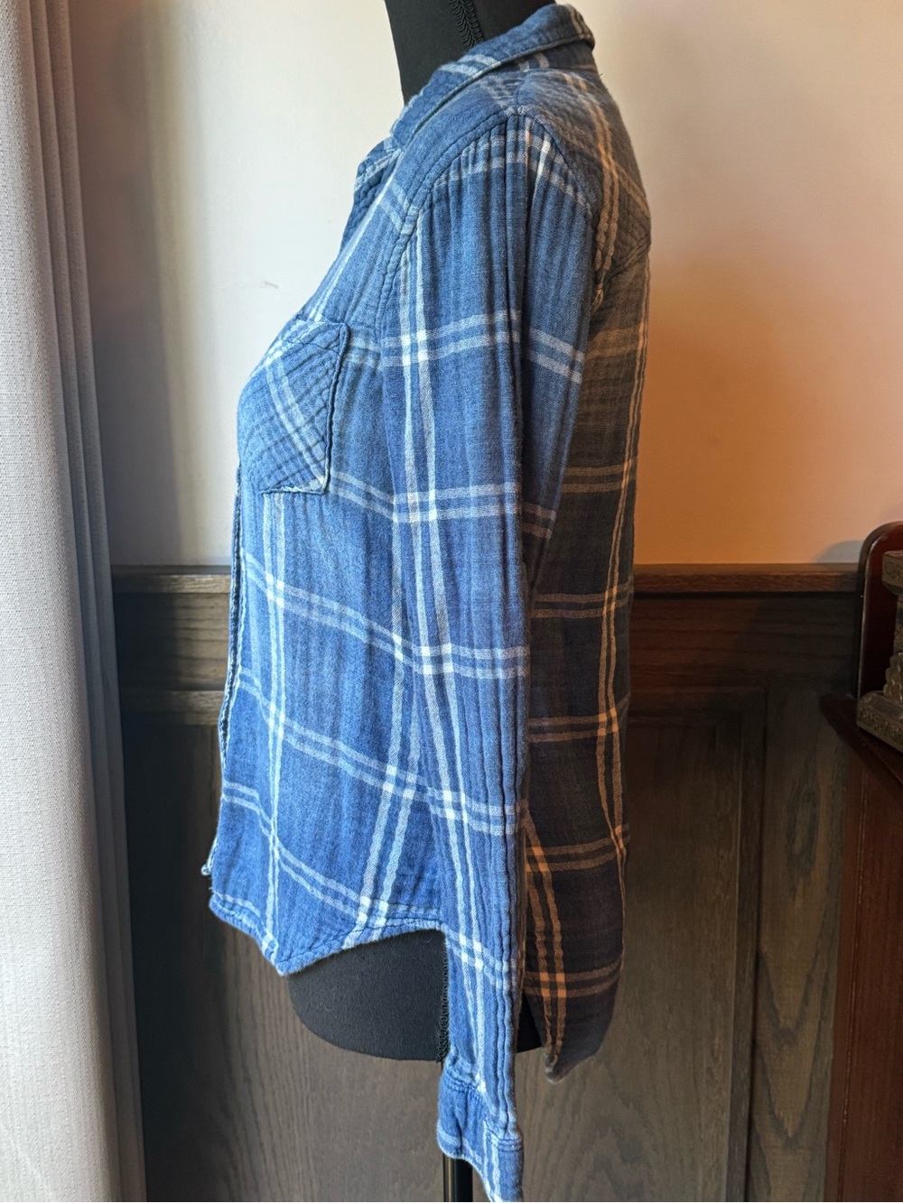 cloth & stone Blue Plaid cotton button down top XS EUC - Picture 3 of 7